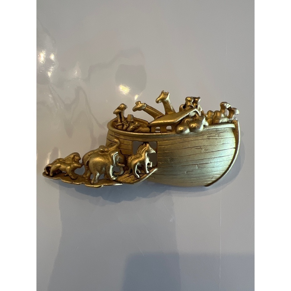 AJC AMERICAN JEWELRY COMPANY NOAH’S ARK BROOCH